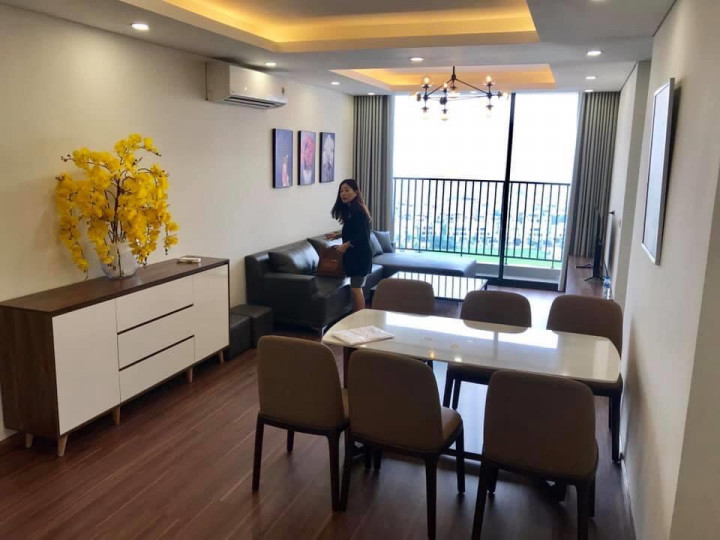 Cho thuê căn 3PN full nội thất giá 18tr tòa N01T5 khu Ngoại Giao Đoàn